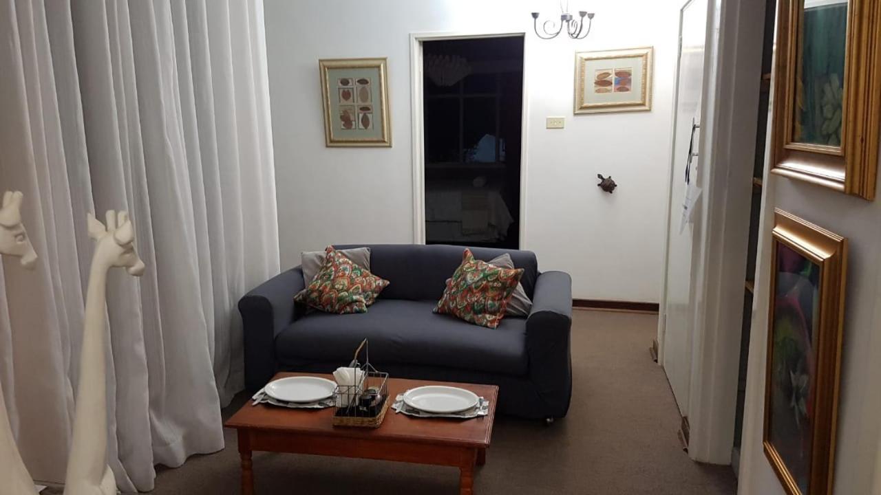 Burnham Road Suite Guest House Bulawayo Bagian luar foto