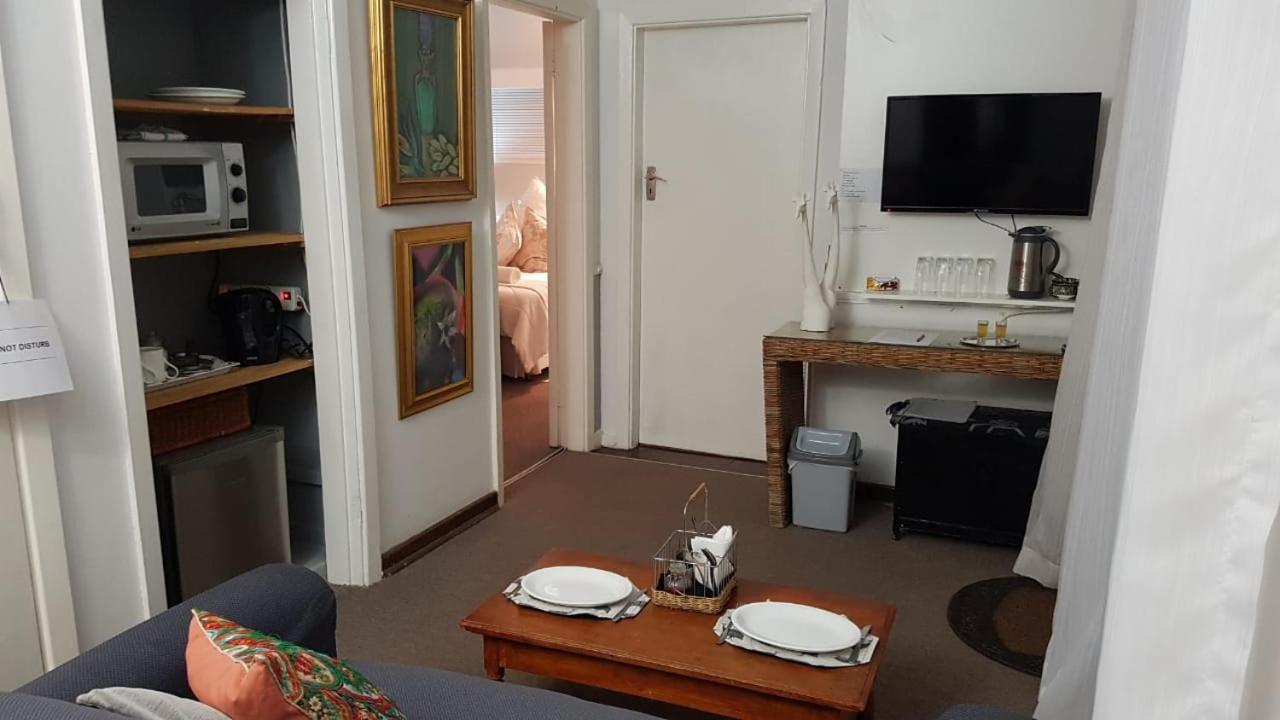 Burnham Road Suite Guest House Bulawayo Bagian luar foto