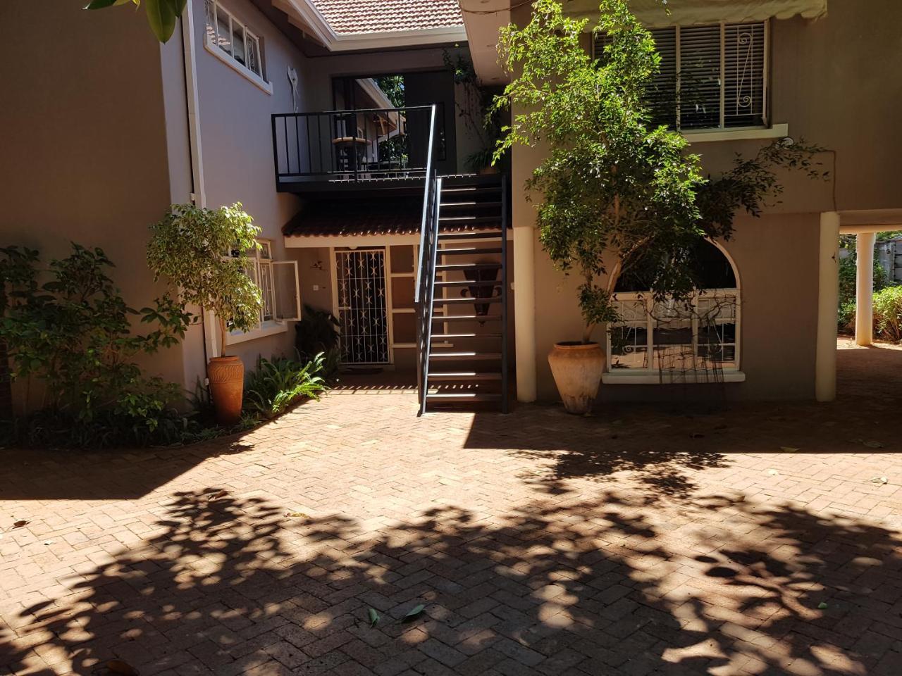 Burnham Road Suite Guest House Bulawayo Bagian luar foto