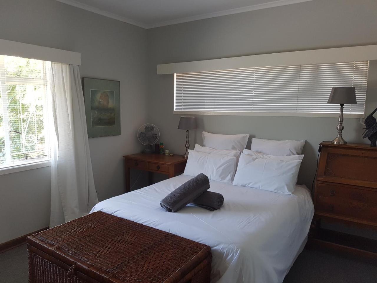 Burnham Road Suite Guest House Bulawayo Bagian luar foto